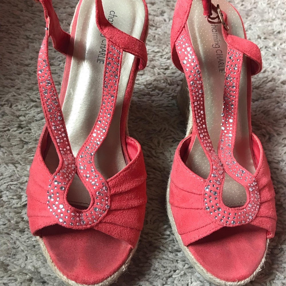 EUC coral wedges with silver decor